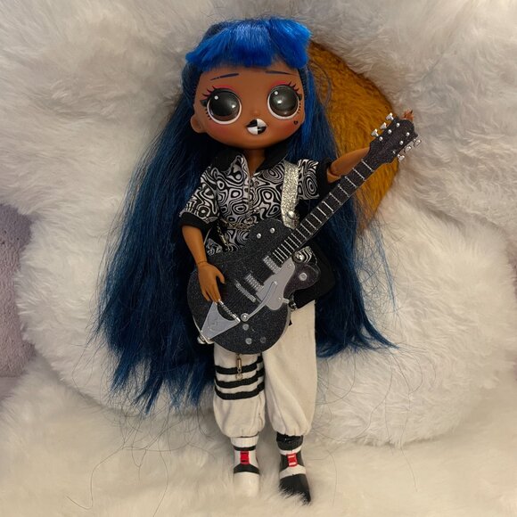 LOL Surprise OMG Downtown BB Fashion Doll Blue Hair (SKU: 320TO) - Picture 3 of 16